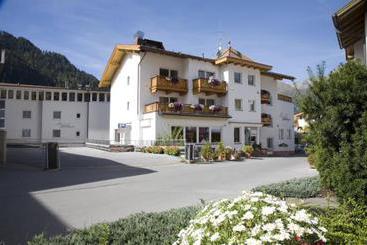 هتل Hochland