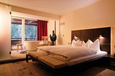 هتل Raffl's St. Antoner Hof