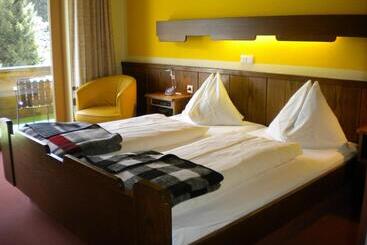 تختخواب و صبحانه Gästehaus Sagmeister