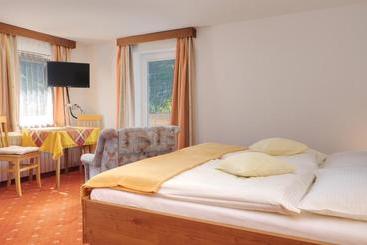 تختخواب و صبحانه Landhaus Hinteregger