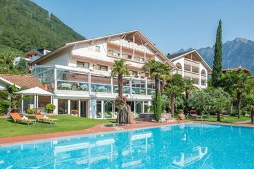 Glanzhof Hotel & Apartments - Marlengo