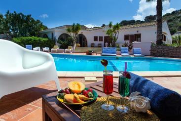 هتل Relais Le Nereidi