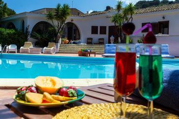 هتل Relais Le Nereidi