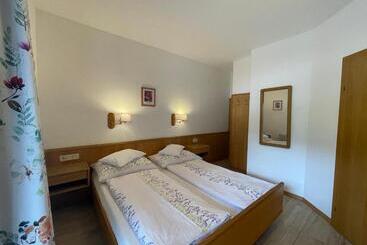 هتل Restaurant Pension Dorfwirt