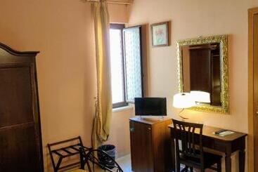 Отель Sorella Luna