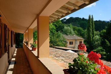 هتل Agriturismo Le Querce Di Assisi