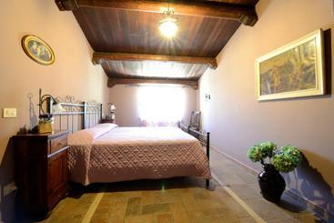 هتل Agriturismo Le Querce Di Assisi