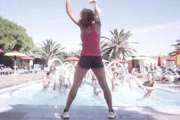 酒店 Torre Del Porticciolo Camping  Village  Gampling