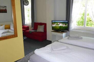 مبيت وإفطار Pension Schmidt