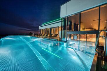 ホテル Angerhof Sport  U. Wellness