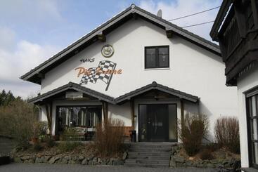 酒店 Pit Lane Home Of Motorsport