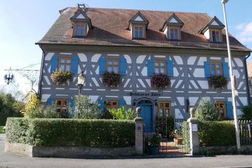 בית מלון כפרי Schwarzer Adler