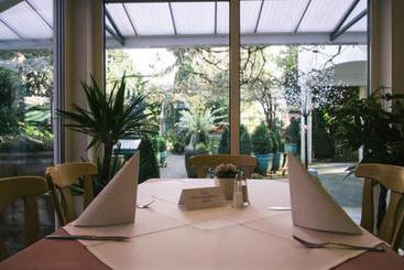 Отель Zum Rebengarten