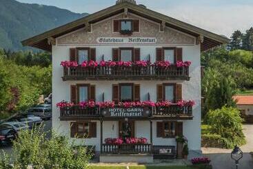 Отель Garni Reiffenstuel