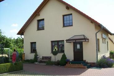 Отель Ferienwohnung Weingart Quedlinburg