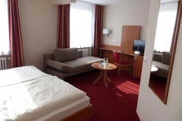 City Hotel By Celina