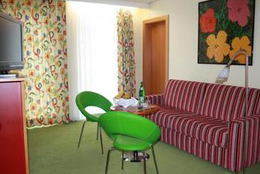 هتل Garni Elegant