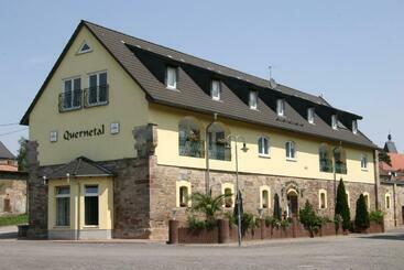 فندق Quernetal