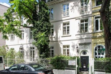 بنسيون Dirazi Guesthouse & Apartments Gmbh