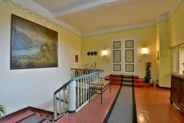 Отель Goldene Sonne