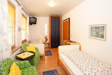 هتل Green Lemon Haus Krähenhütte