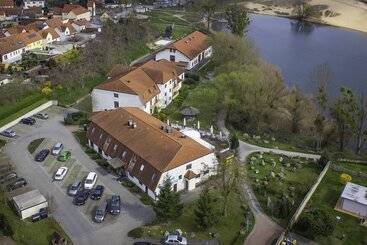 فندق Robinienhof