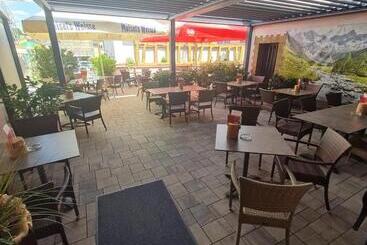 ペンション Gasthaus Stroh