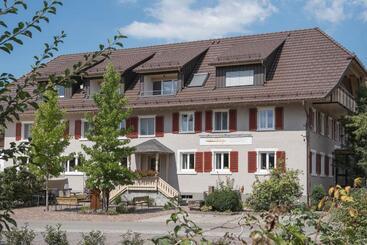 펜션 Landhotel Gasthaus Zum Pflug