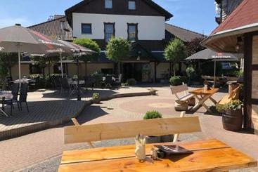 Toschis Station Motel Wirtshaus An Der Autobahn Bowling