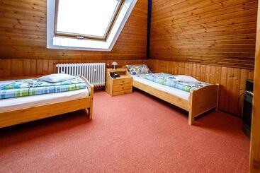 Villa Bruderfels, Garni