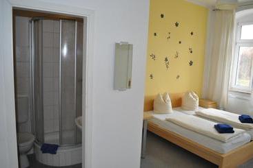호텔 A Bed Privatzimmer Dresden   Nichtraucherpension