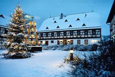 هتل Folklorehof