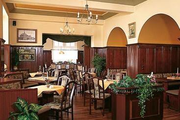 בית מלון כפרי Restaurant Kurhaus Klotzsche