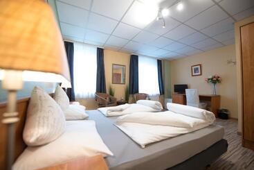 호텔 Rheinauer Hof   Bed & Breakfast