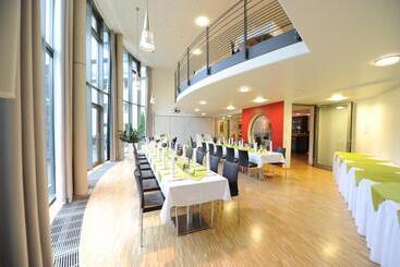 ホテル Und Kongresszentrum Wanderath