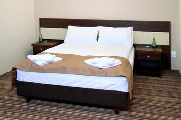 בית מלון כפרי Aviator Kielce