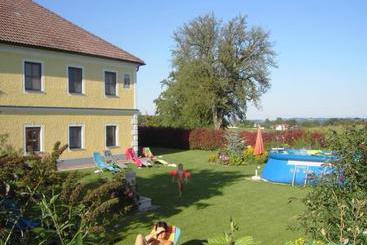 별장 Familienbauernhof Strassbauer