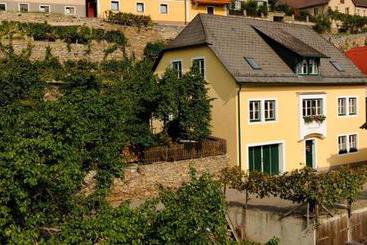 Пансион Winzerhof & Gästehaus Bernhard
