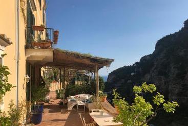 בית מלון כפרי Torre Dello Ziro