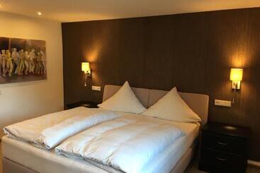 酒店 Zur Goldenen Sonne