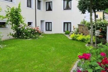 פנסיון Schlossgasthof