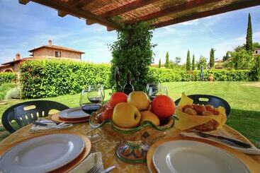 コテージ Amazing Apartment In Lucignano With Private Terrace And Close To Village