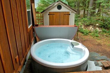 별장 Glacier Springs Cabin #bedrooms, 2 Baths   Hot Tub! Pet Friendly!
