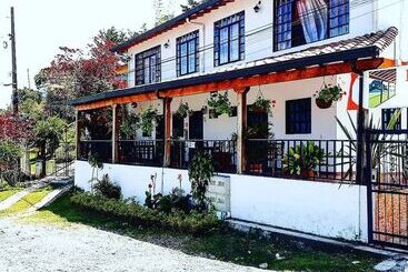 ペンション Balcones De La Casona Hostel