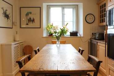 بيت ريفى The Malt House