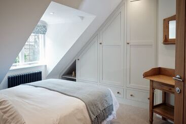 کلبه 67 Bridge End