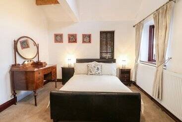 茅舍 Frog Meadow Barn