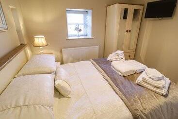 Lough Island Reavy Cottage