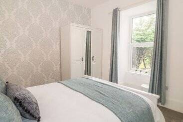 קוטג'' Lyngaran House