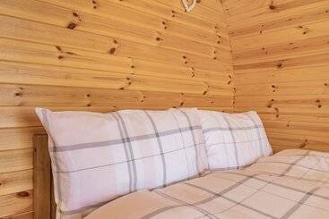 קוטג'' Two Hoots